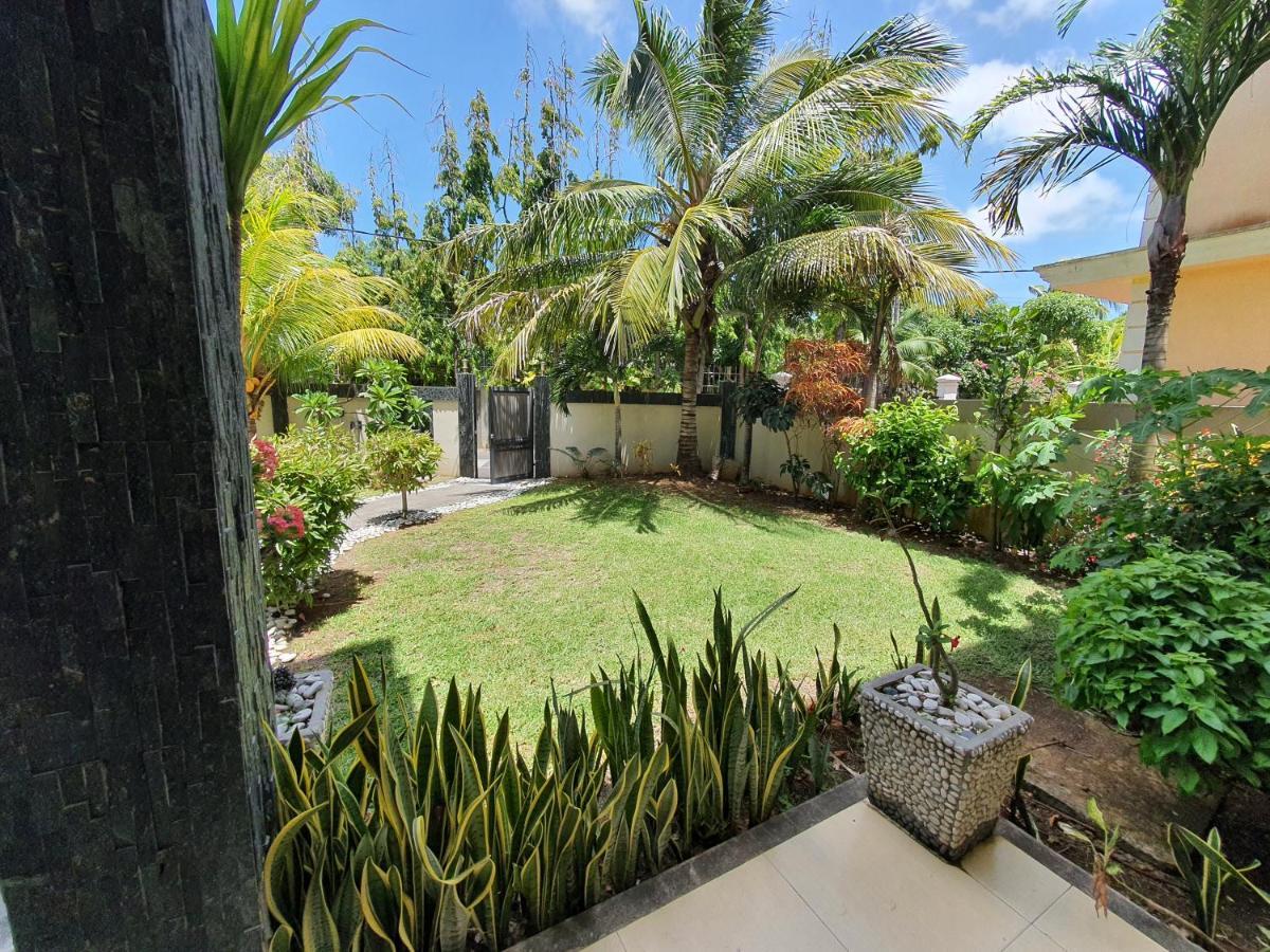 Number 5, Pebble Bay Appartments Grand Baie Bagian luar foto