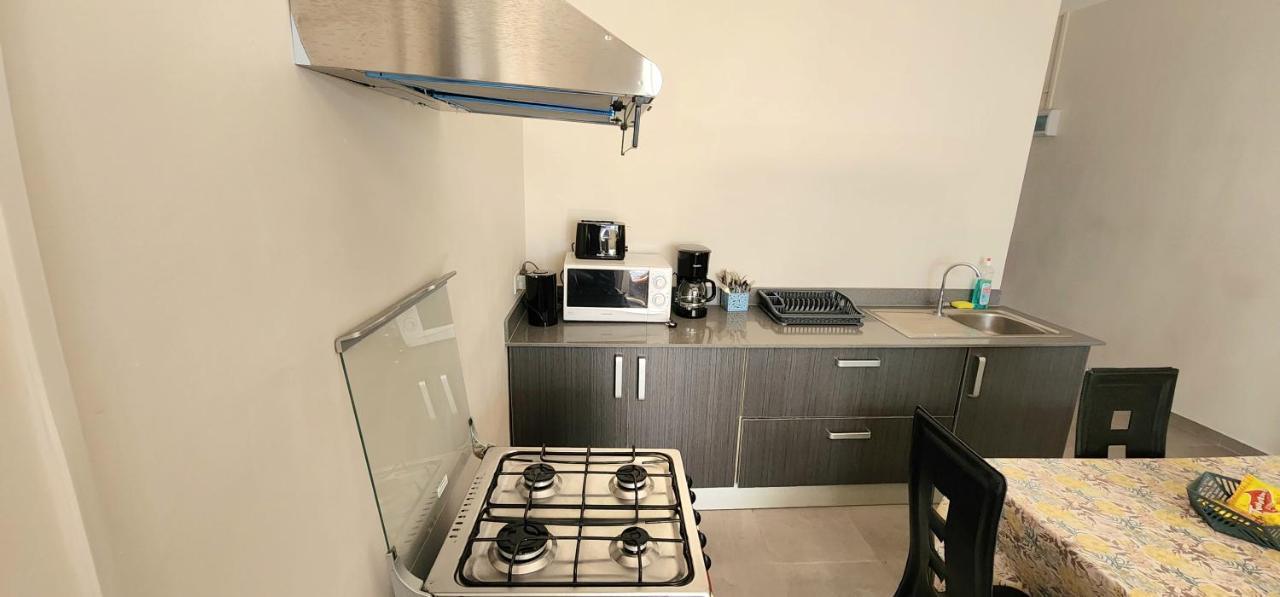 Number 5, Pebble Bay Appartments Grand Baie Bagian luar foto